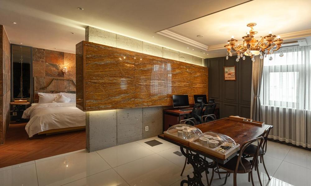 Daegu February Hotel Dongseongro Exterior photo